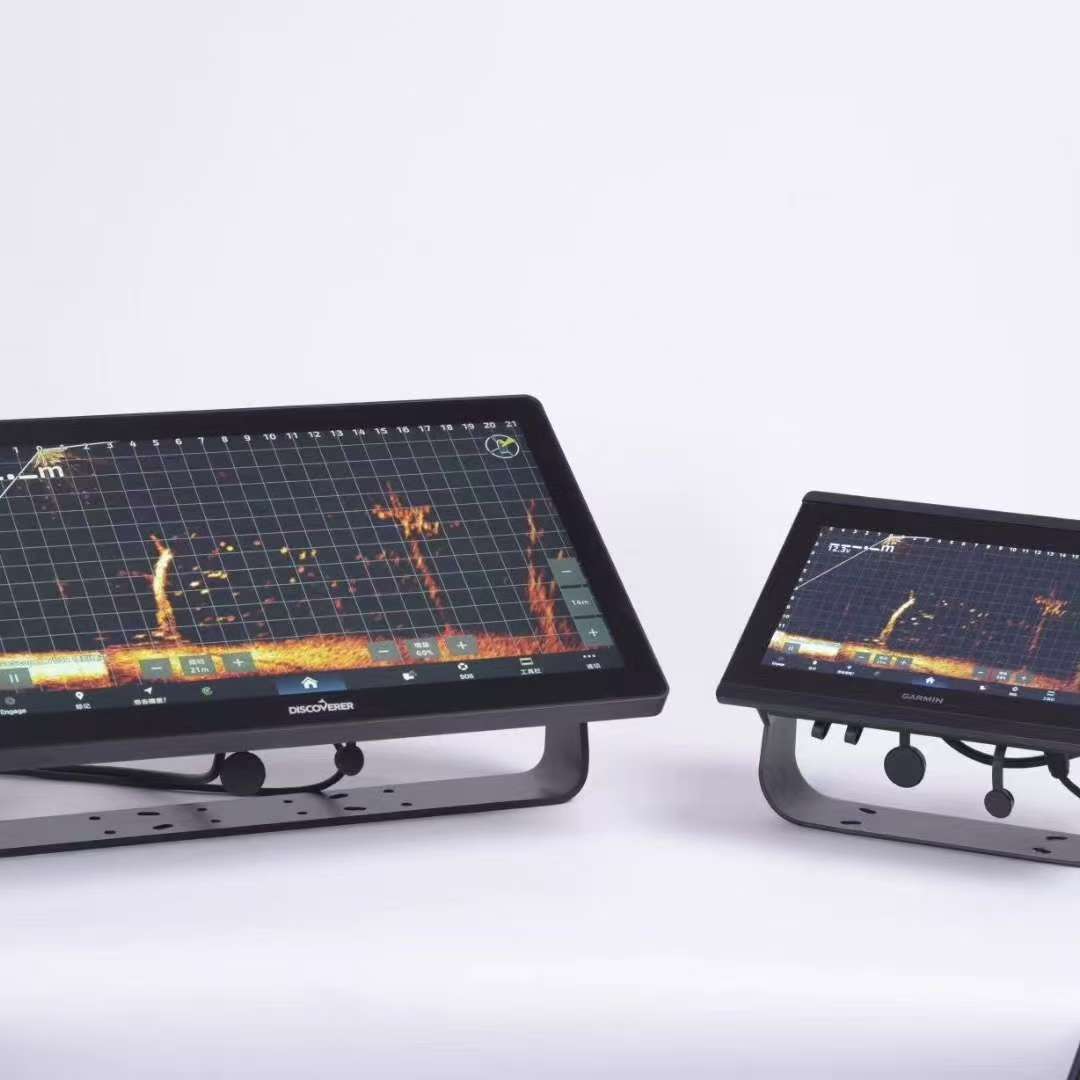 Discoverer features a large 19/22-inch screen that can be used as an extension screen for Garmin's fishing series.