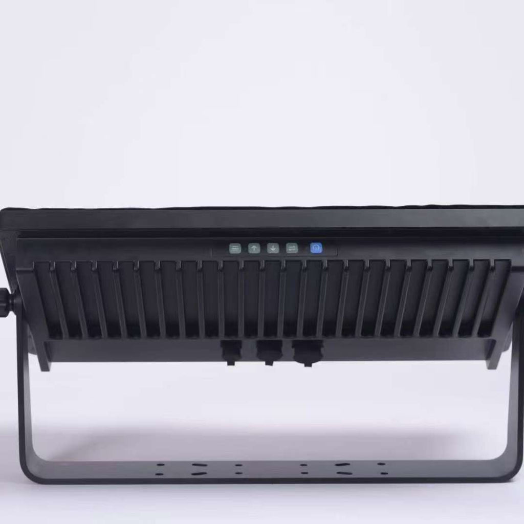 Discoverer features a large 19/22-inch screen that can be used as an extension screen for Garmin's fishing series.