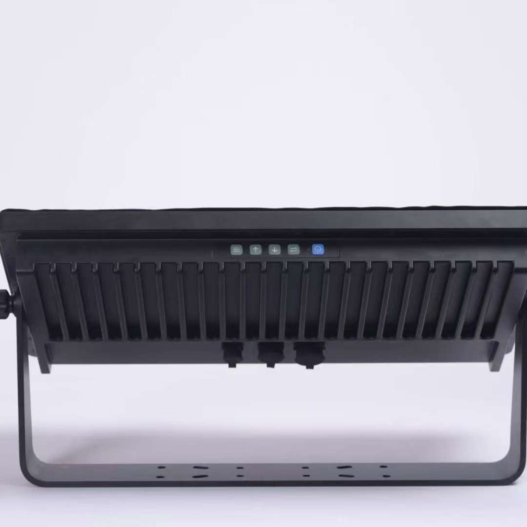 Discoverer features a large 19/22-inch screen that can be used as an extension screen for Garmin's fishing series.